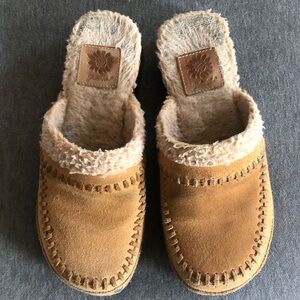 Yellow Box sherling lined shoes